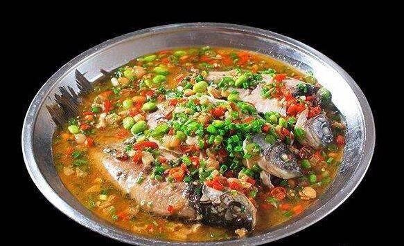 巴黎塞纳河畔开设“漂浮影院” 观众乘小船在河上观影“BEAT365”(图2) beat365官网中文